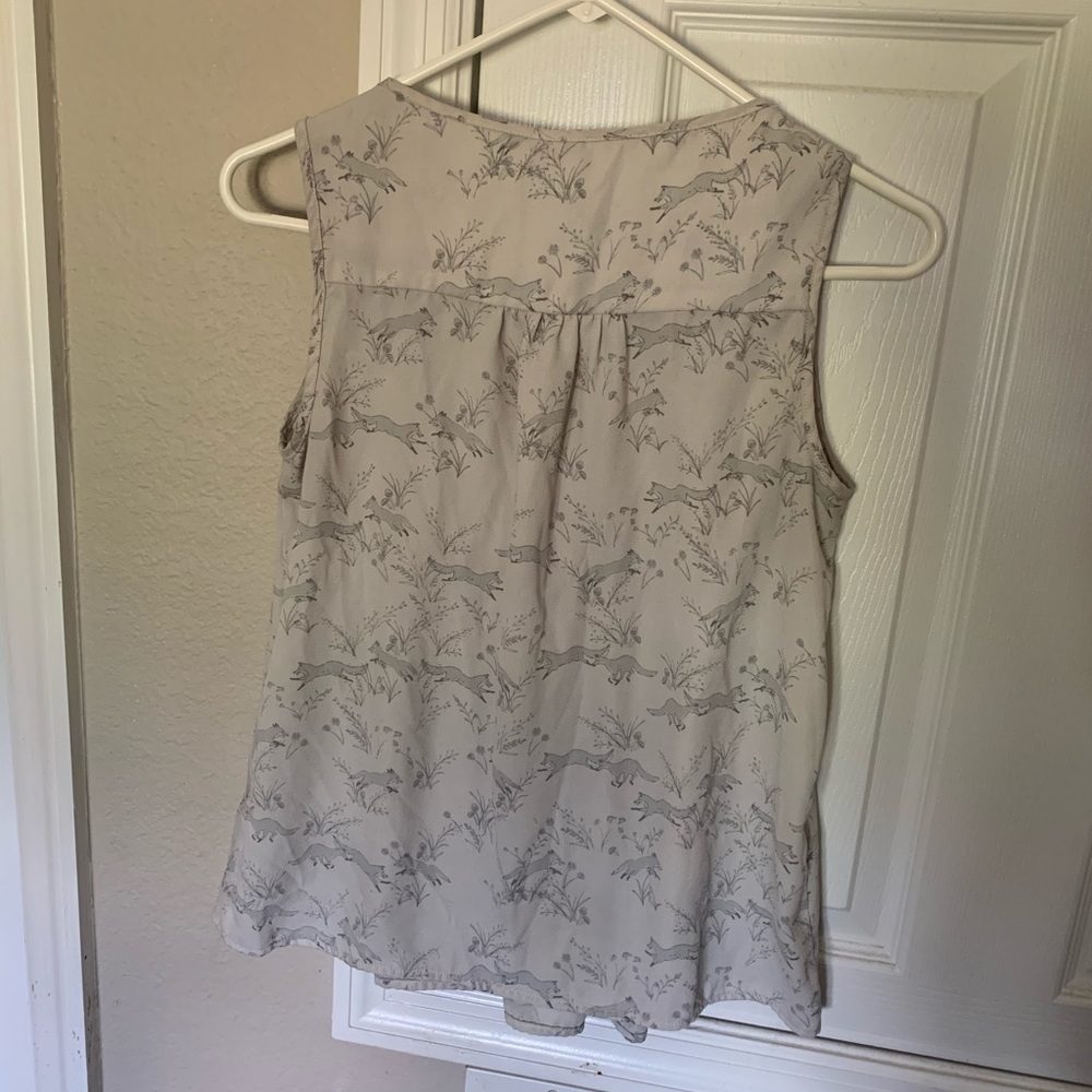 LC Lauren Conrad sleeveless fox print blouse XS - Picture 2 of 8